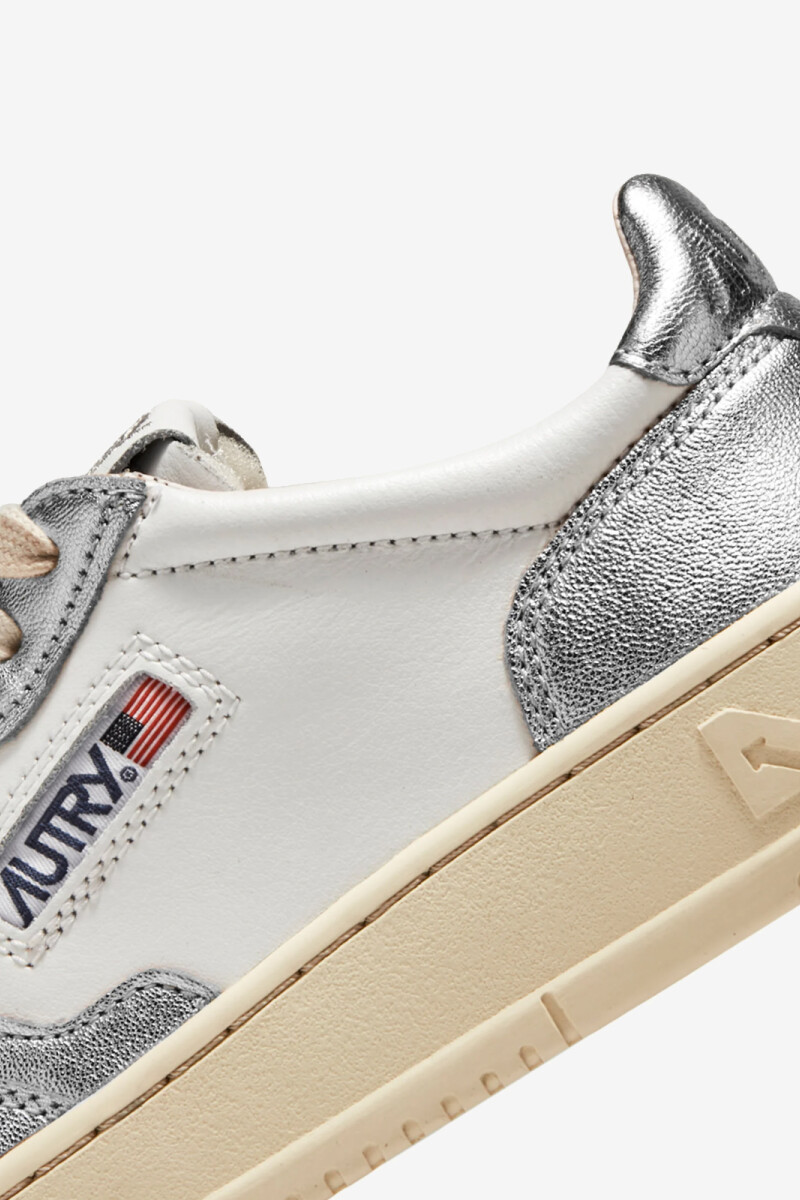 ZAPATILLA MEDALIST LOW Plata