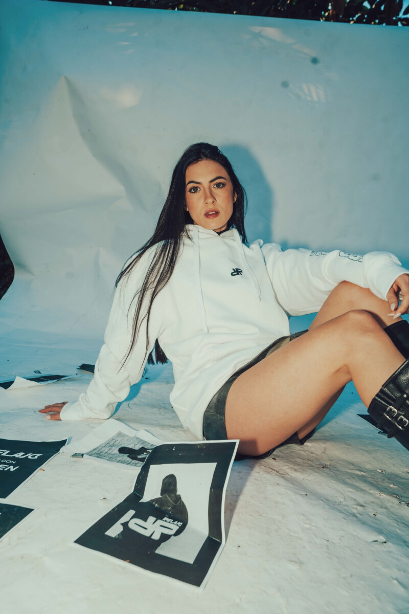 Hoodie Essential Blanco