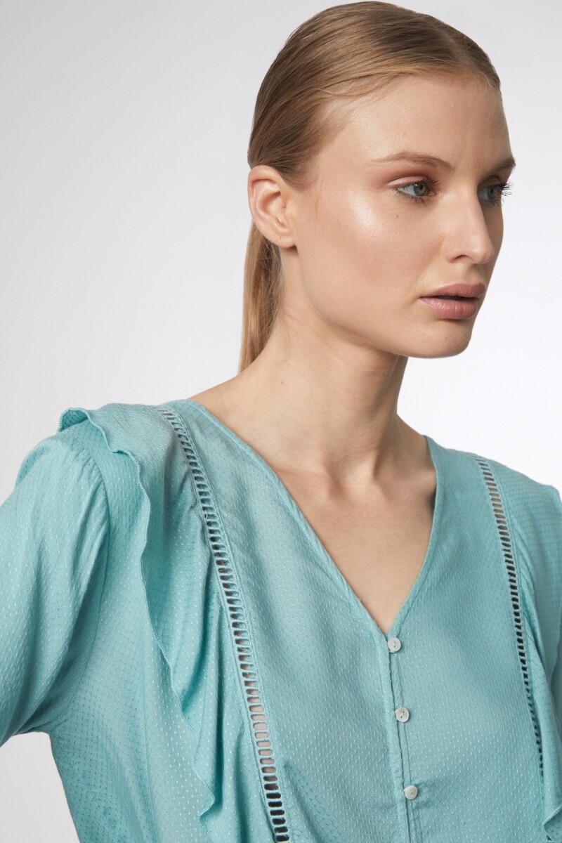 Blusa con volados verde pastel