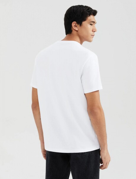 CAMISETA BÁSICA WORLD CON BORDADO BLANCO