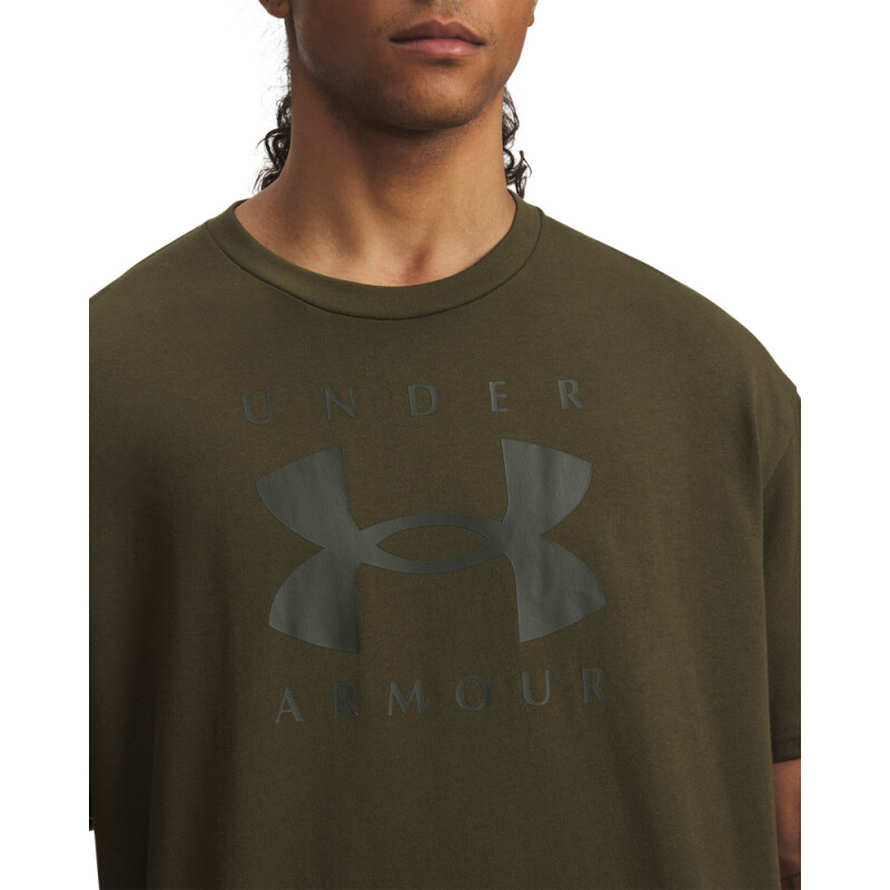 UA M HW OS Branded SS-MRN GRN-308