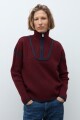 Sweater vivo en contraste bordo