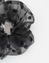 Skunzies Texturada Scrunchie Con Lunares - Negro
