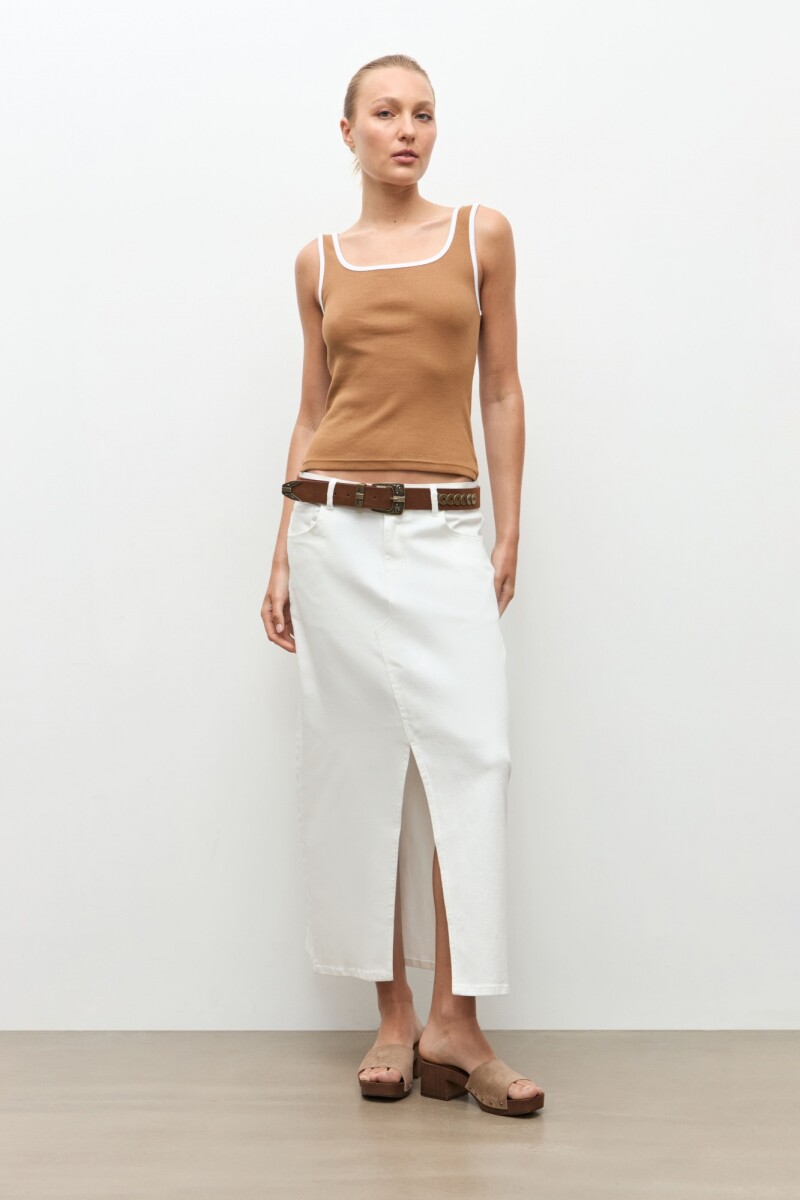 Falda de jean con tajo blanco
