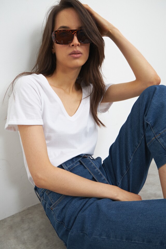 Remera escote V blanco