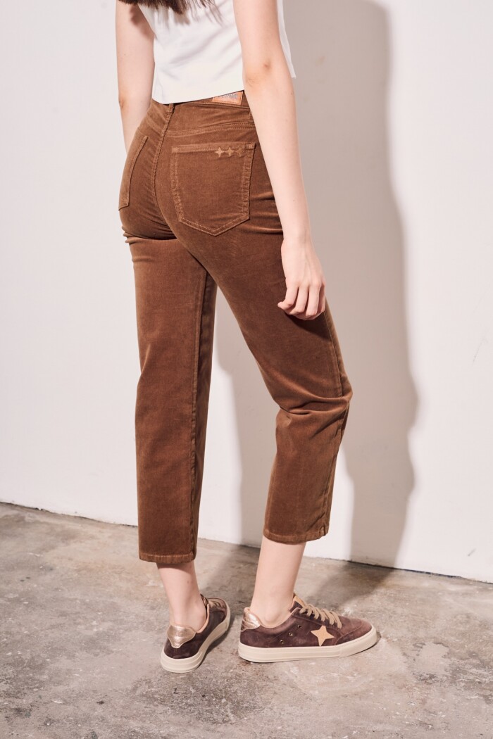 Jean Corduroy Recto Marrón