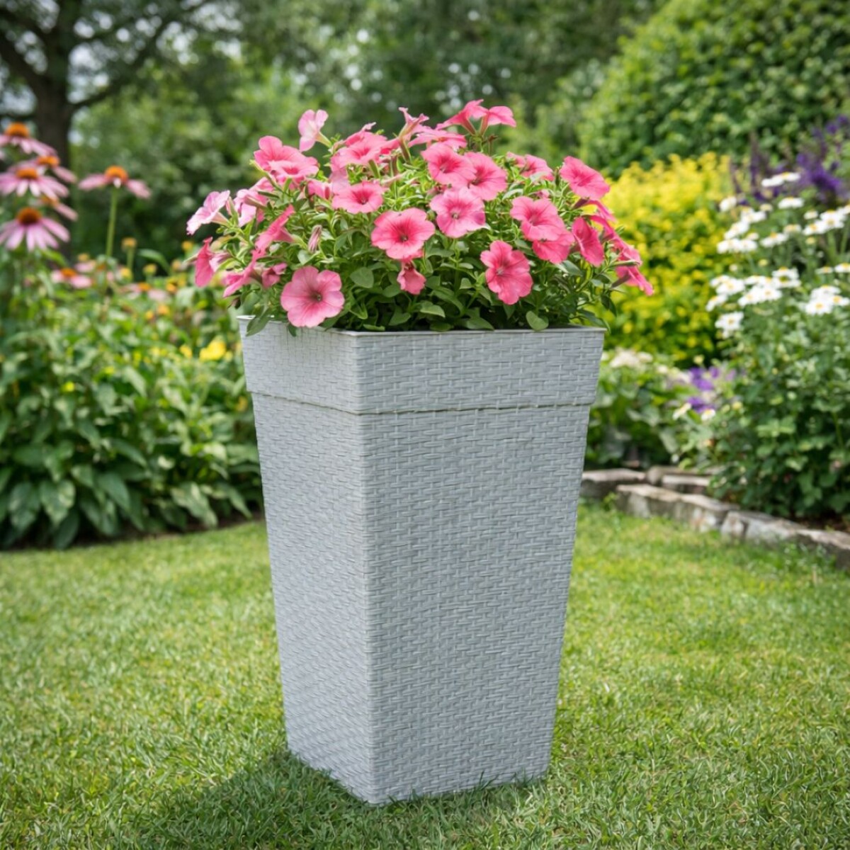 MACETA PIRAMIDAL SIMIL RATTAN 17,5 LITROS GRIS 