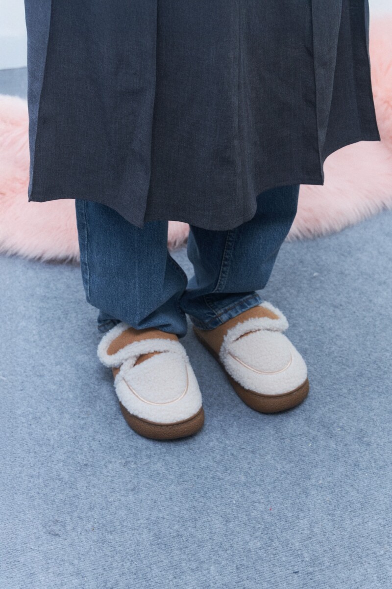 Pantufla corderito suede camel