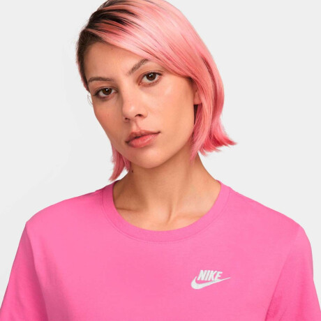 Remera Nike Sportswear Club Essentials Wo de Mujer Rosado