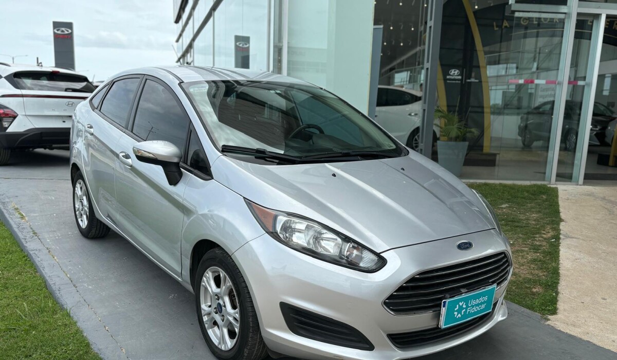 Ford Fiesta Sedan SE MT - 2014 Ford Fiesta Sedan SE MT - 2014