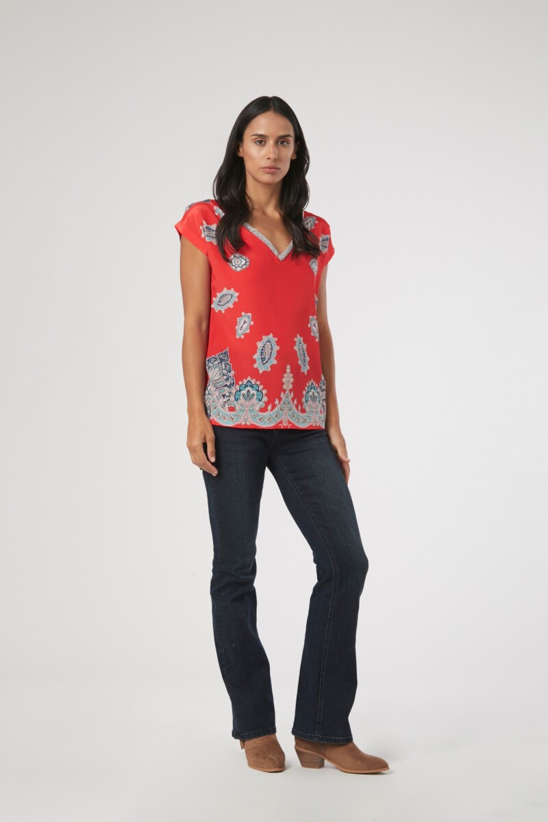 Blusa escote en V frente estampado rojo