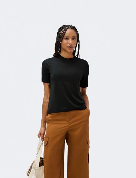 BLUSA DE PUNTO LIGERA DE MANGA CORTA NEGRO