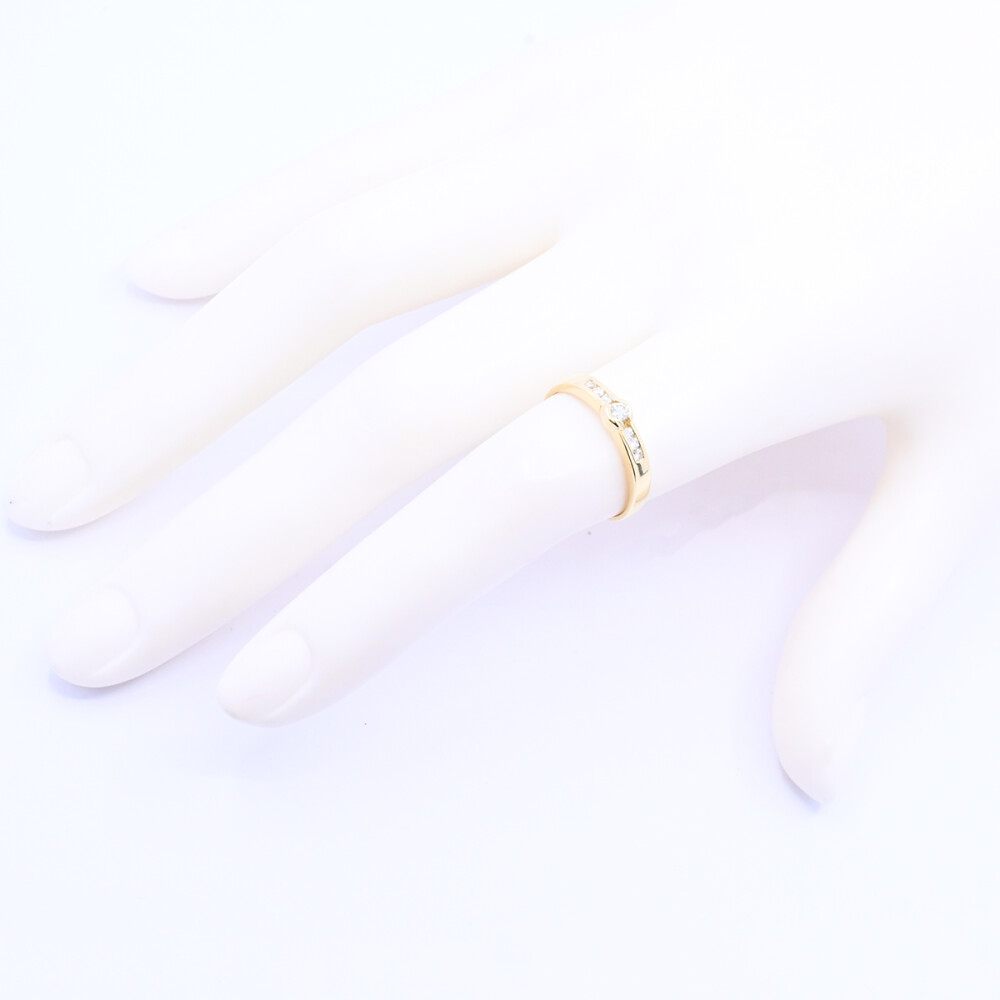 Anillo oro 18k con 7 brillantes. Anillo oro 18k con 7 brillantes.