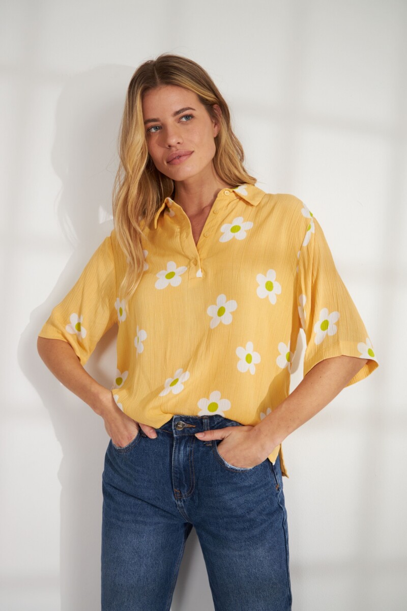 Blusa estampada con cuello camisa - amarillo 