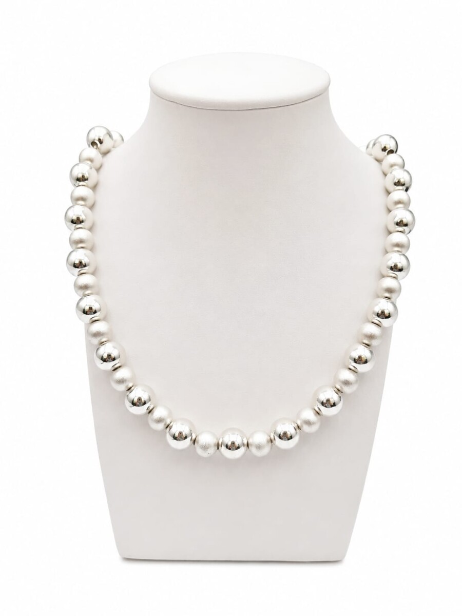 Collar de bolitas en plata 