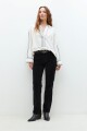 Blusa con bordados en contraste crudo