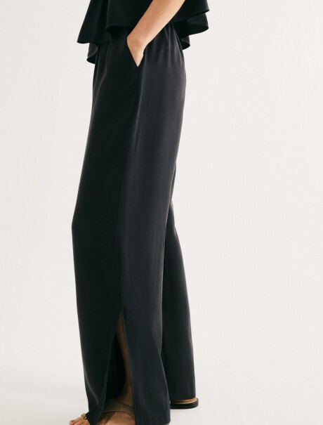 CALZA RECTA CON BOLSILLOS NEGRO