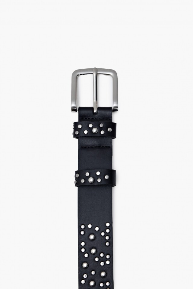 Cinturón con tachas negro