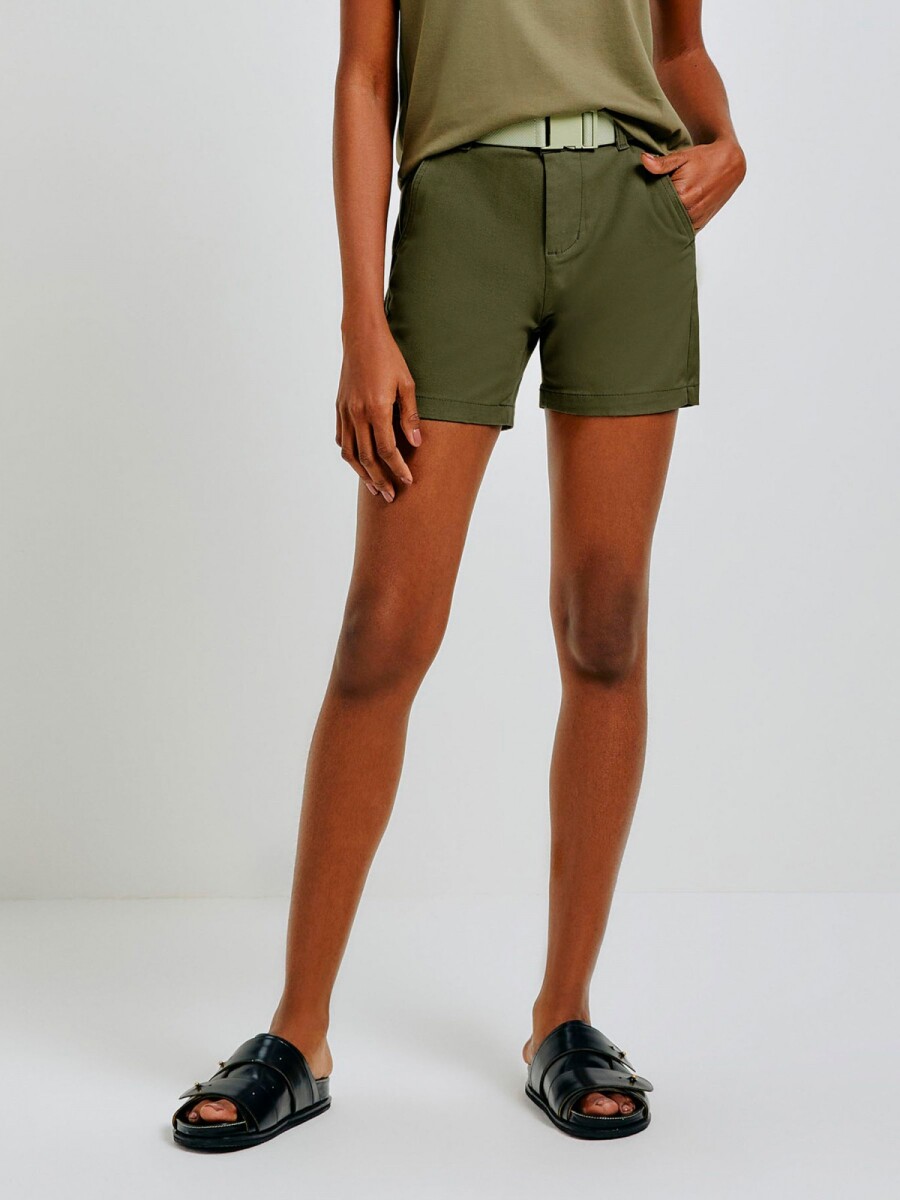 SHORT BÁSICO MODELO CHINO - VERDE 