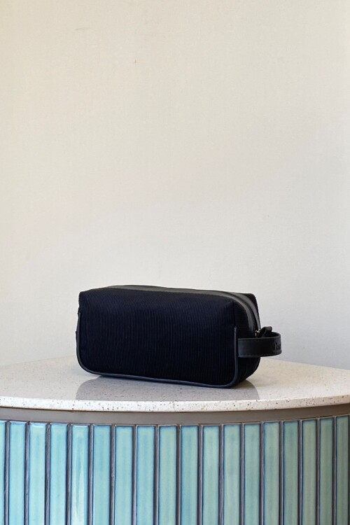 Necessaire chico en simil Pana Negro