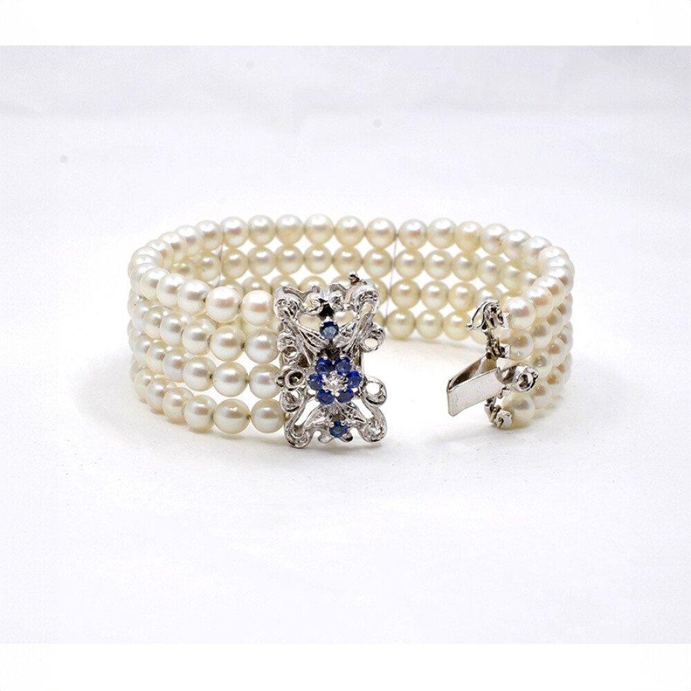 Pulsera 4 Hilos De Perlas 5 A 5.5 Mm, Con Importante Broche En Oro 18 K Zafiros Y Brillantes Pulsera 4 Hilos De Perlas 5 A 5.5 Mm, Con Importante Broche En Oro 18 K Zafiros Y Brillantes