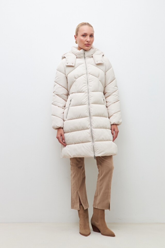Campera capitoneada con capucha desmontable beige
