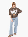 REMERA MICKEY IN LOVE MARRON