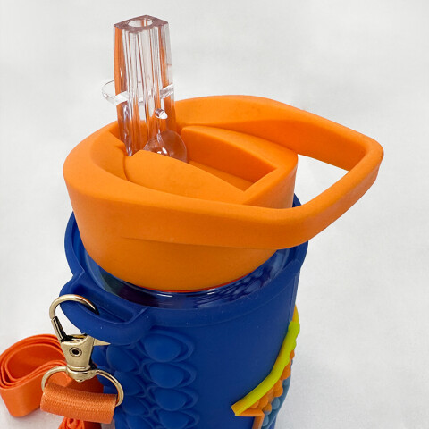 Botella infantil antiderrames con sorbito + pop it TV0573