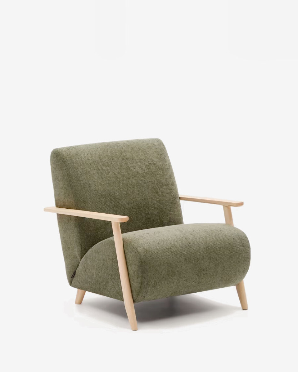 Butaca Meghan de chenilla verde y madera maciza de fresno con acabado natural 