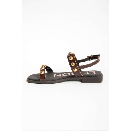Sandalias De Cuero Con Tachas Chocolate