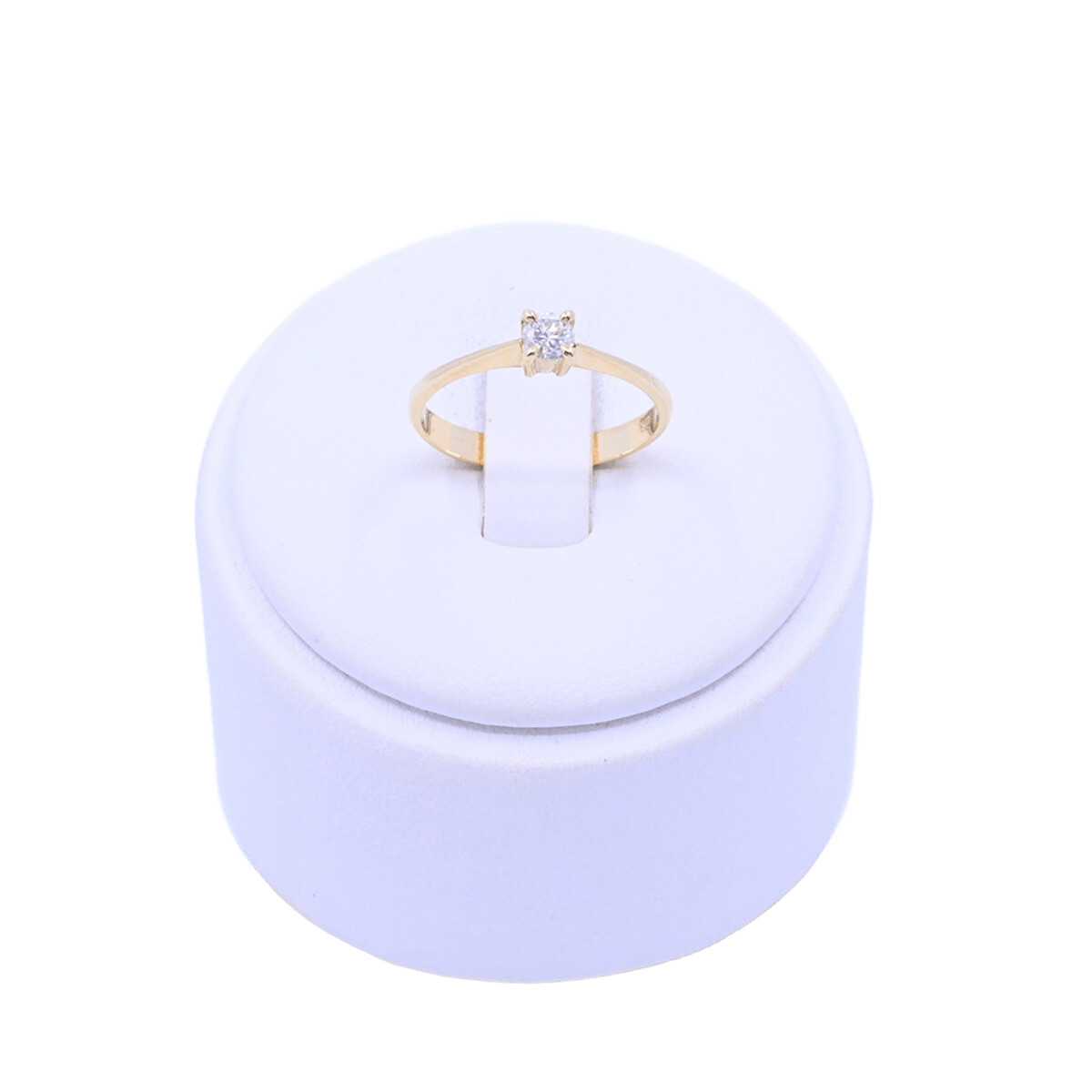 Anillo oro 18k amarillo con brillante engarce 4 puntas. 