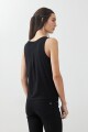 Musculosa escote a la base negro
