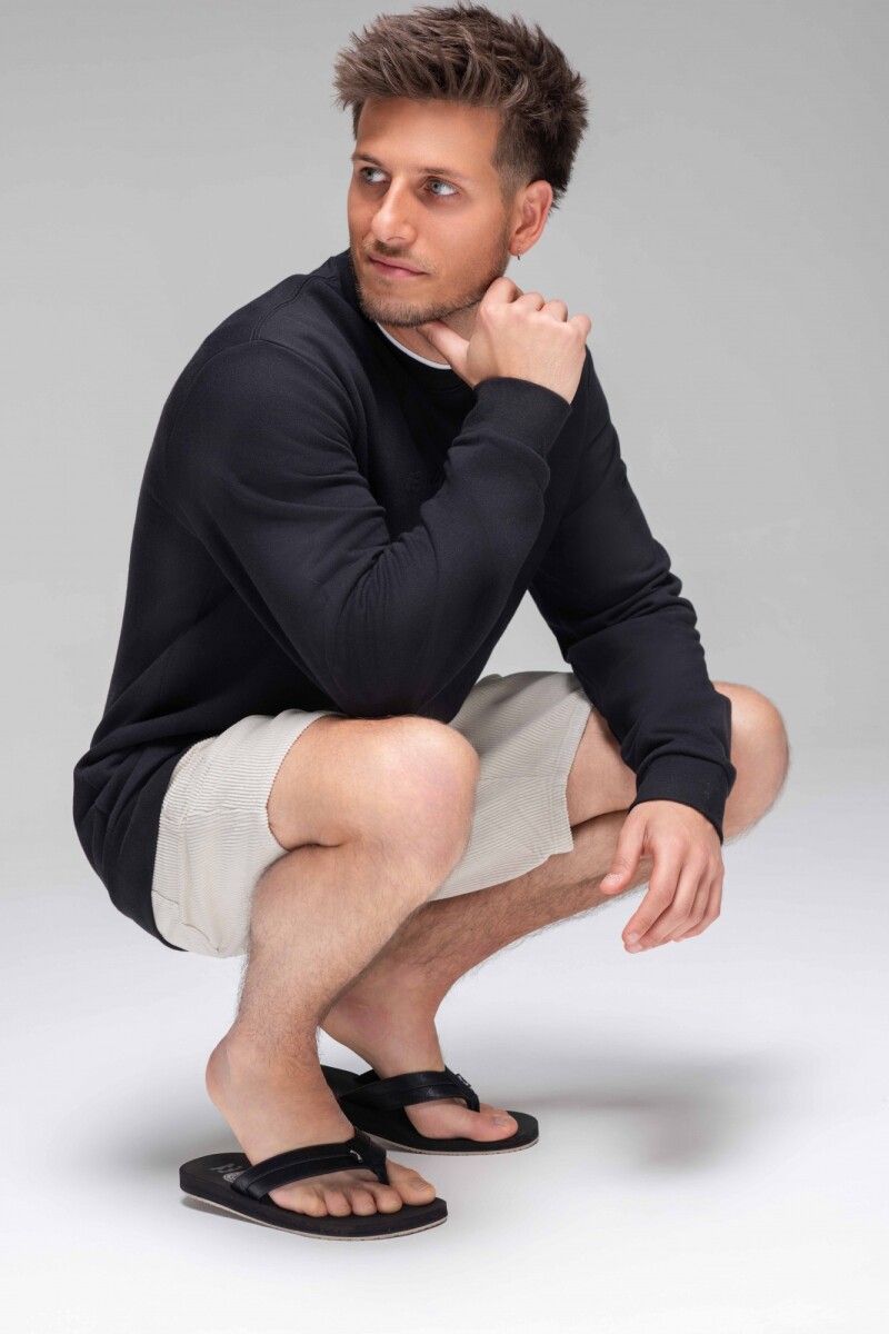 ICONIC EMBOSS CREW U-negro2