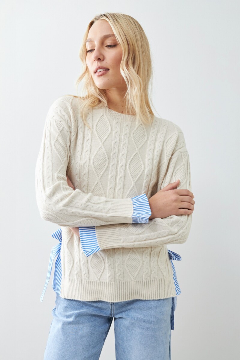 Sweater con camisa rayada beige claro