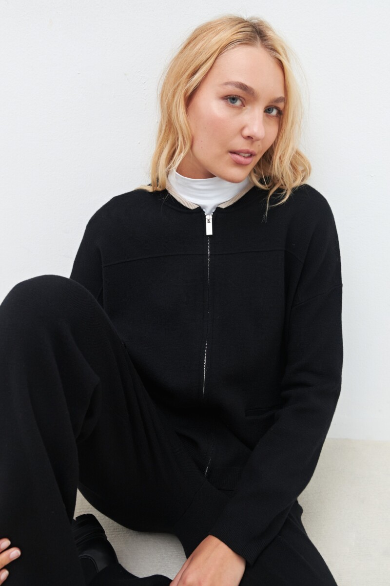 Bomber tejida con bolsillos - negro 