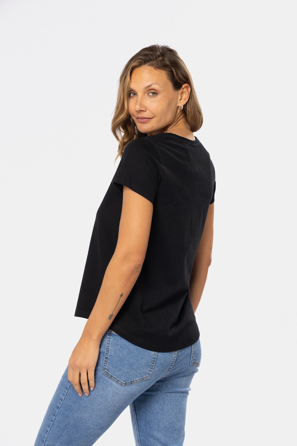 REMERA BÁSICA DE ALGODÓN Negro