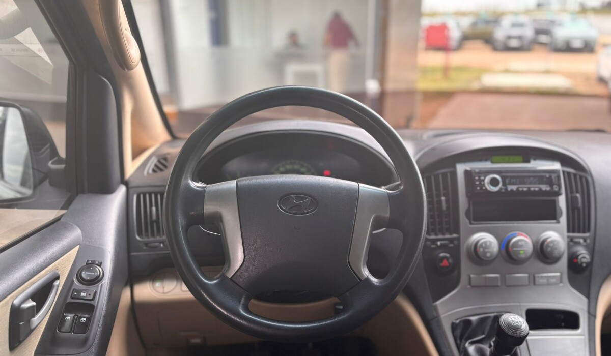 Hyundai H1 MiniBus 12 Plz GLS Diesel - 2014 Hyundai H1 MiniBus 12 Plz GLS Diesel - 2014