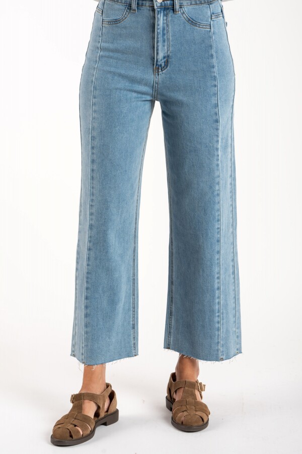 Jean Recto Con Cortes Denim