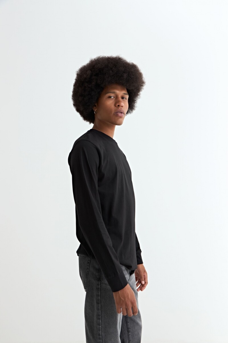 Remera cuello redondo NEGRO