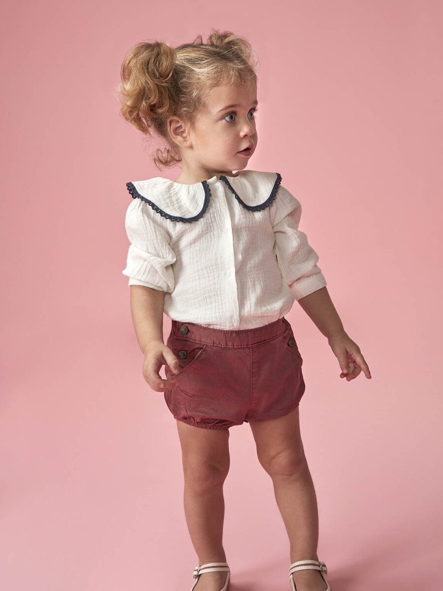 Blusa Cuello Grande Con Vivos En Contraste Blanco