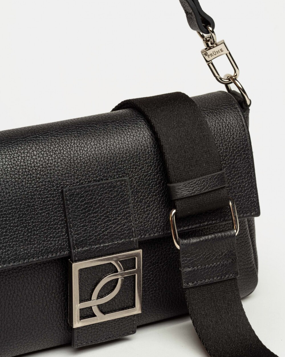 Cartera al hombro Signature en cuero graneado Negro