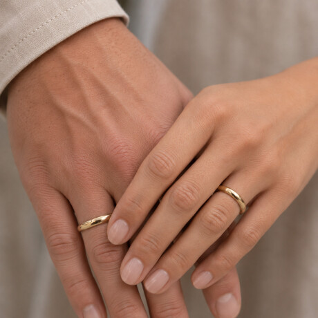 Par de alianzas clásicas de oro 18k amarillo de 4mm y doble altura bombé Par de alianzas clásicas de oro 18k amarillo de 4mm y doble altura bombé