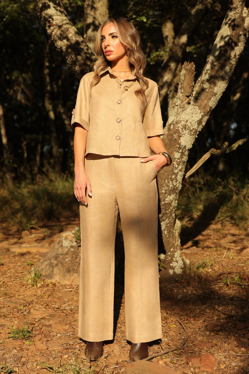 PANTALON CON NERVADURA Y BOLSILLO OJAL TRASERO Beige