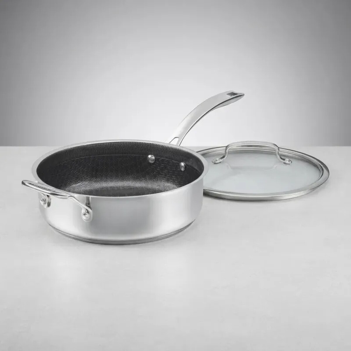 Sartén de acero inoxidable con revestimiento en cerámica y tapa. - Cuisinart 