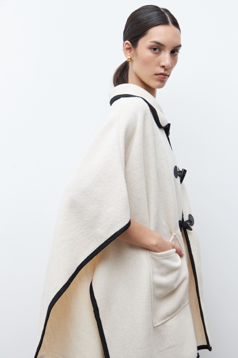 Capa alamares y bolsillos crudo