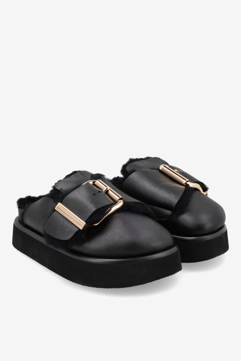ZUECO CON PLATAFORMA Y PELO Negro