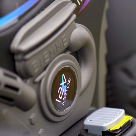 Moto A Batería Con Reversa Luces Y Sonido + Casco Bie000677