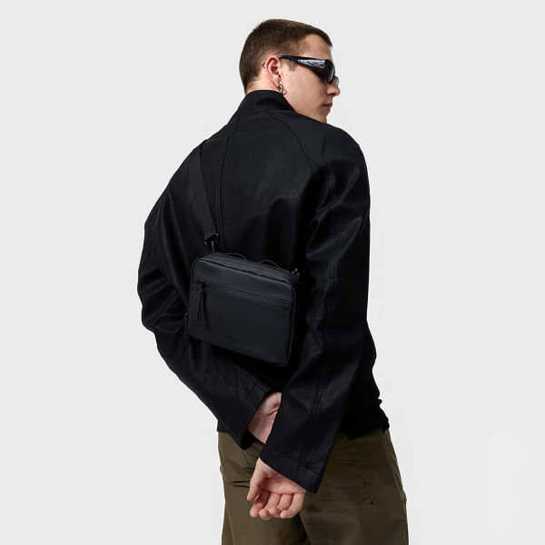 Bandolera Gaston Luga Dash Horizontal Vertical Impermeable Color Negro