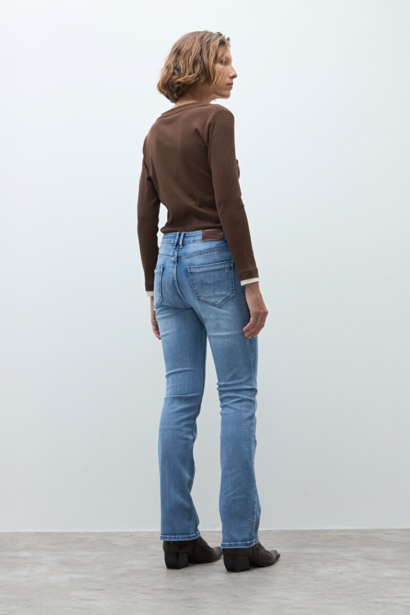 Jean recto Lily jean medio