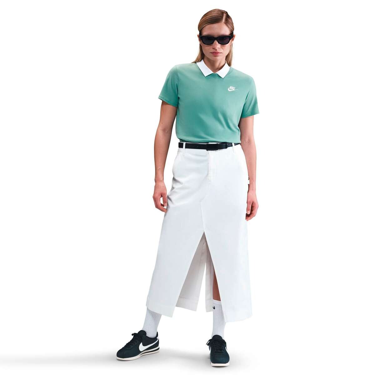 Remera Nike Sportswear Club Essentials Wo de Mujer - Multicolor 